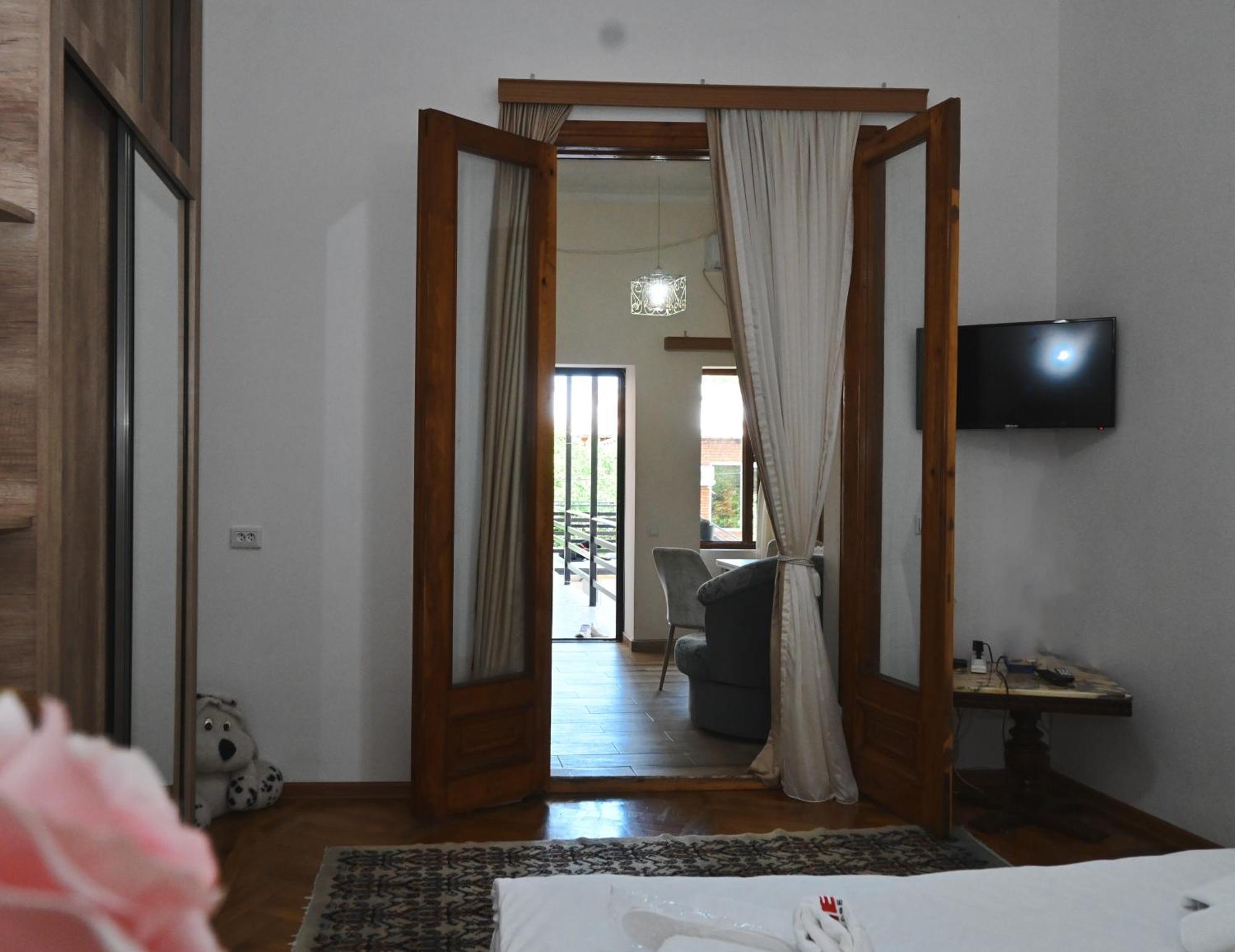 Jerusalem Hotel Koetaisi Buitenkant foto