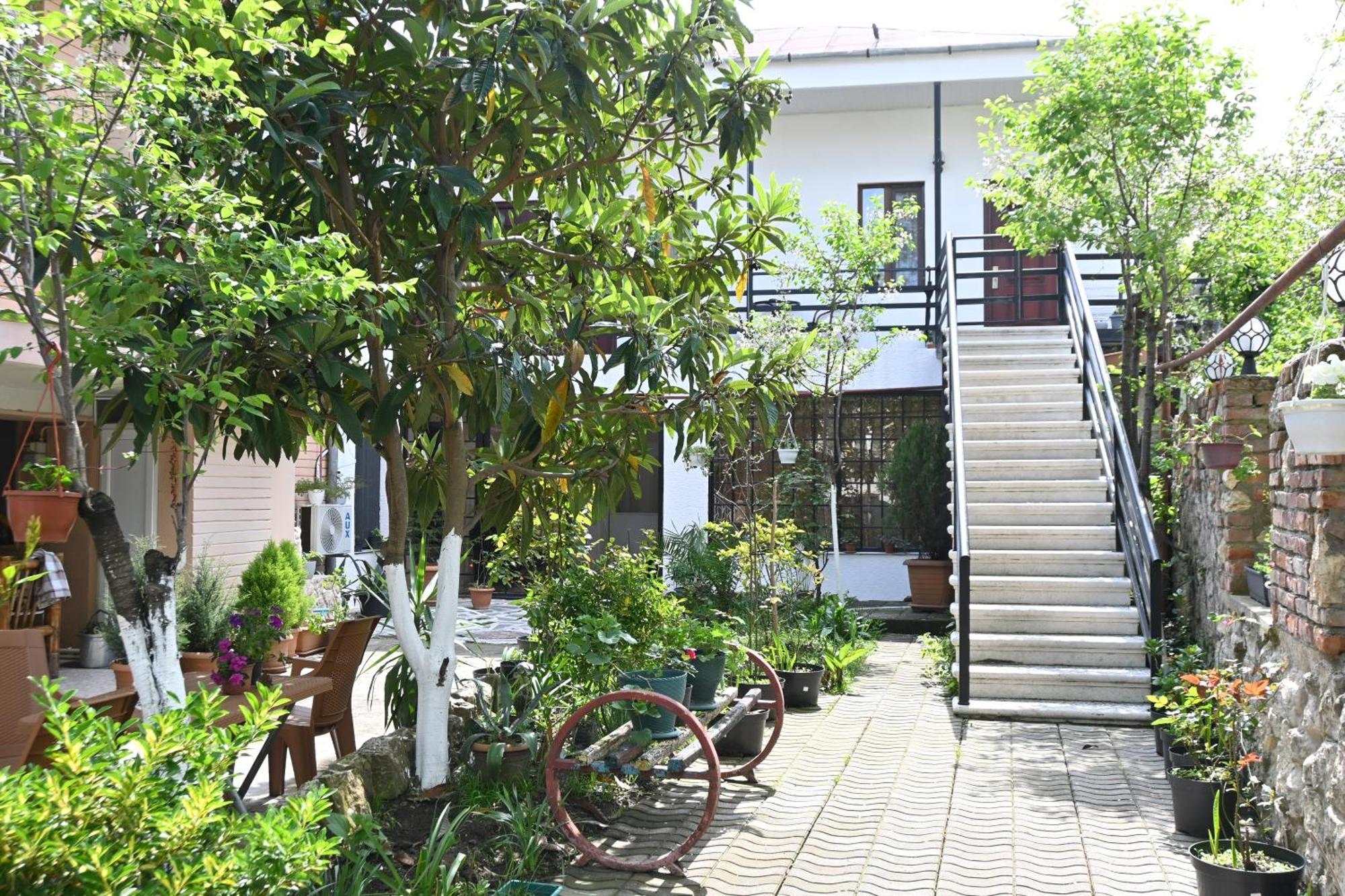 Jerusalem Hotel Koetaisi Buitenkant foto